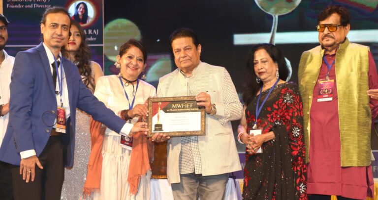 पद्मश्री अनूप जलोटा, जसपिंदर नरूला सहित कई हस्तियां 7वें मूनव्हाइट फिल्म्स इंटरनेशनल फिल्म फेस्टिवल के अवार्ड फंक्शन में हुईं शामिल