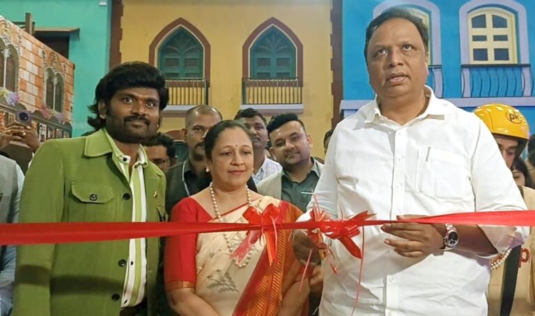 मुंबई फिल्मसिटी में आशीष शेलार ने किया 360-डिग्री सिनेमा का शुभारंभ