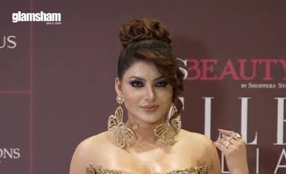 उर्वशी रौतेला का रेड कार्पेट पर छाया हाई-फैशन जलवा