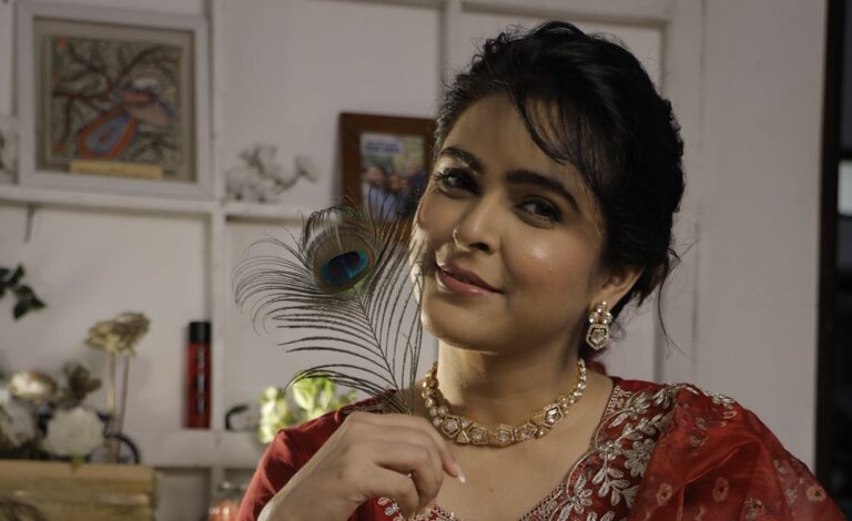 मधुरिमा तुली ने रेट्रो लुक में बिखेरा क्लासिक इंडियन ग्लैमर